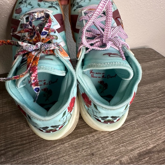 Nike Lebron 18 Low x Mimi Plange 'Daughters' Blue Floral Men’s 9.5 Womens 11 - Picture 13 of 14